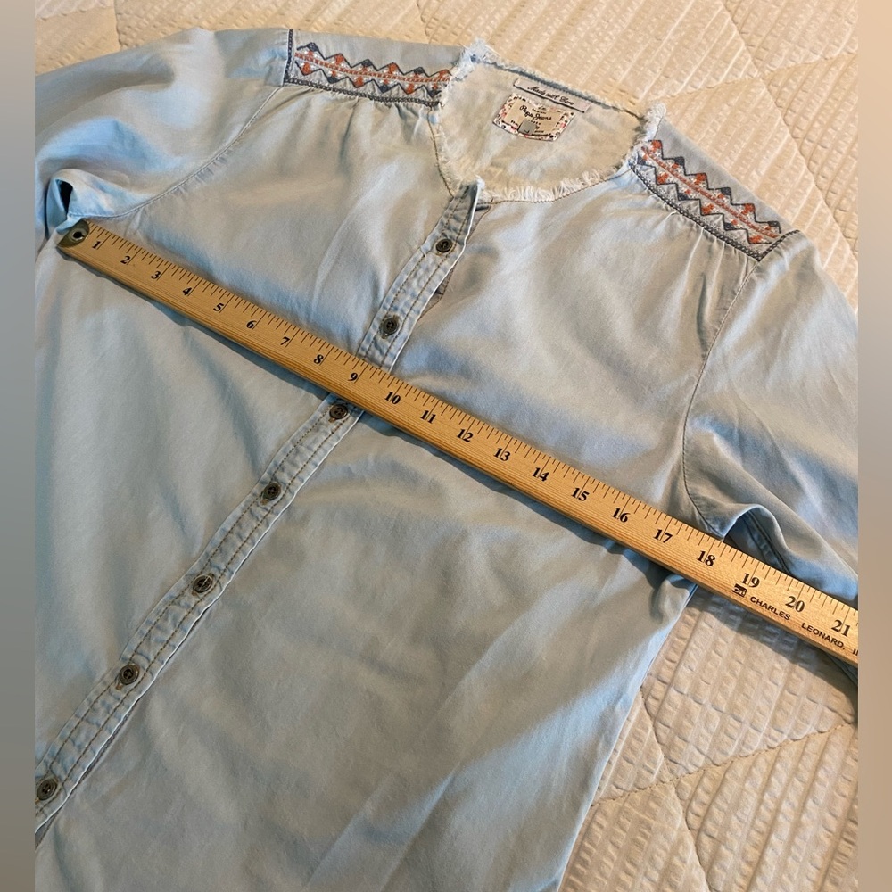 Vintage 90's Pepe Jeans London Women's
Embroidered Denim Shirt Size Large - Picture 6 of 12